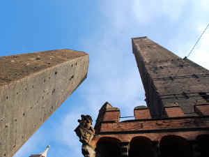 Bologna: La città delle Torri. Sceglila come sede per il tuo corso di italiano!